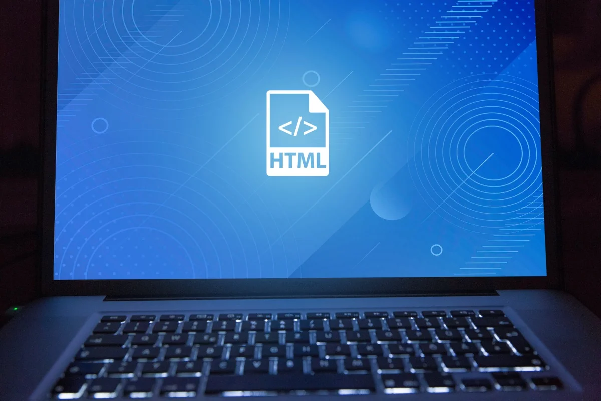 Notatnik pozwala stworzyć plik HTML przez bezpośrednią edycję kodu i ręczną zmianę rozszerzenia pliku.